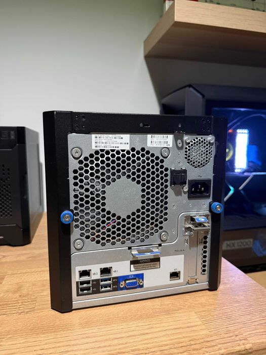 HP Microserver Gen8 - G1610T + 8G RAM