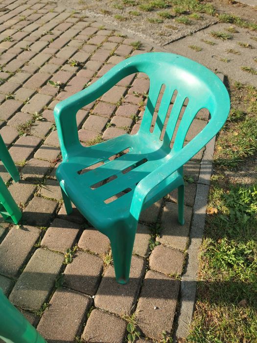 Stolik dziecięcy plus dwa krzesła