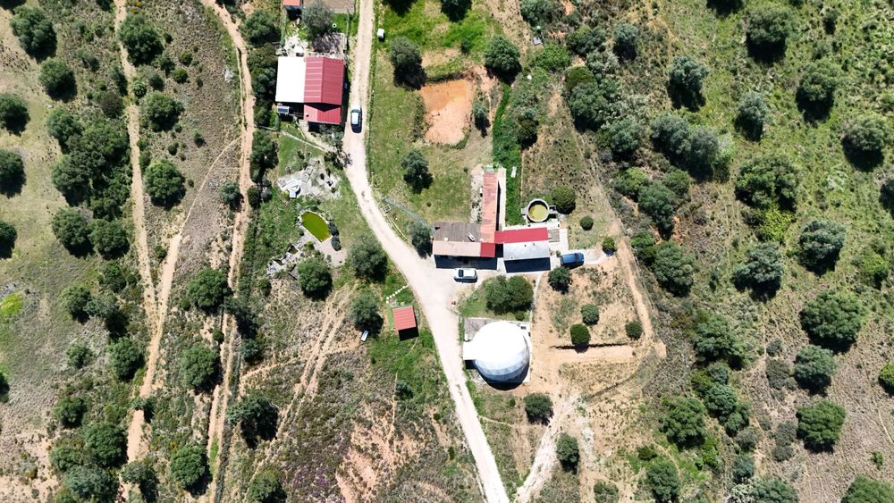 Terreno, comunidade e aldeia na montanha -Land and Village in mountain
