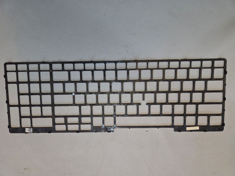 Sprzedam ramkę klawiatury do laptopa DELL E5550 P37F