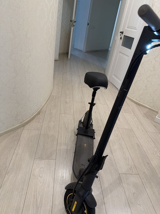 Электросамокат Ninebot KickScooter Max G30 (с сиденьем) / Segway