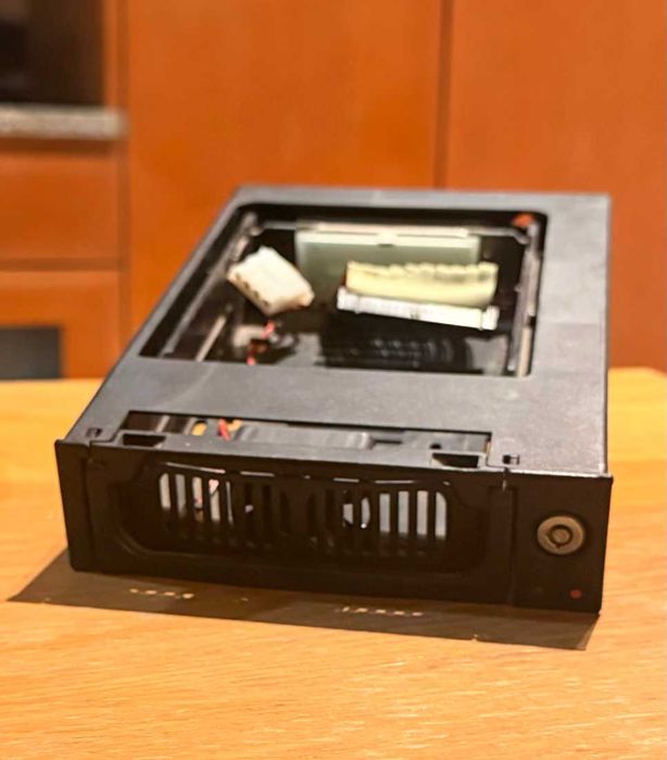 Gaveta Extraível 5.25" para Disco IDE 3.5" - Mobile Rack