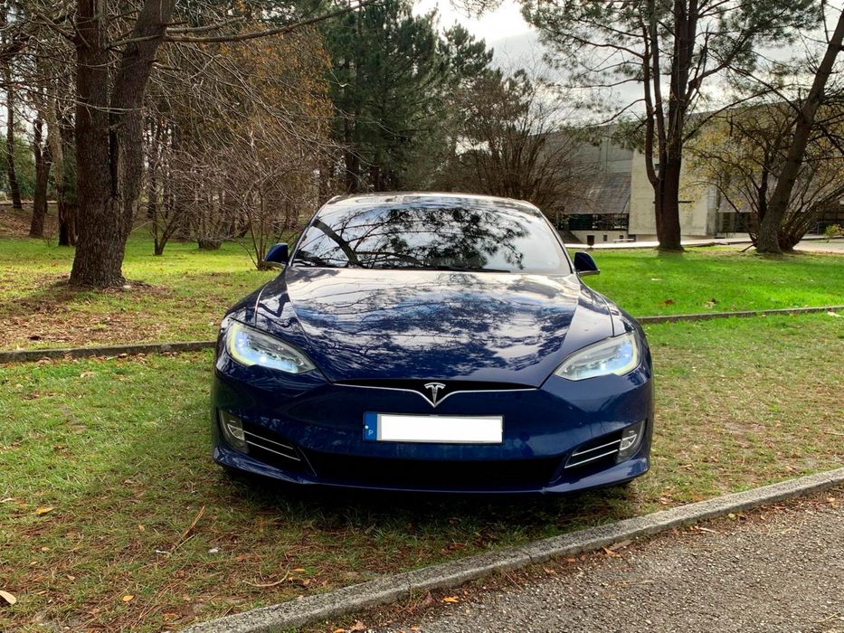 Tesla Model S 90D