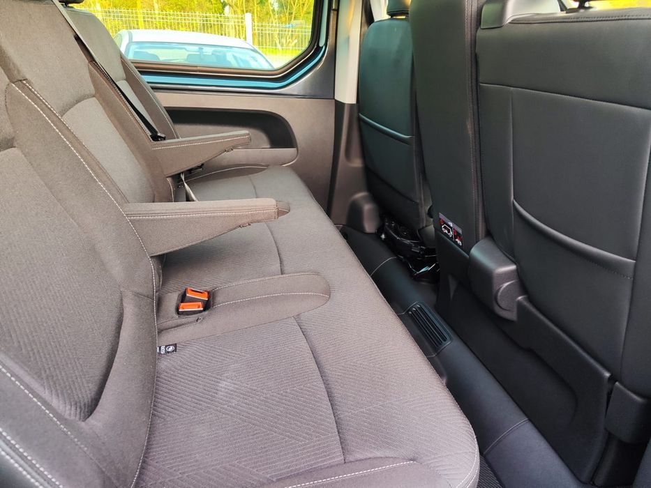 Ford Custom Long automat 9 osobowy Renault Trafic manual 2.0 Long