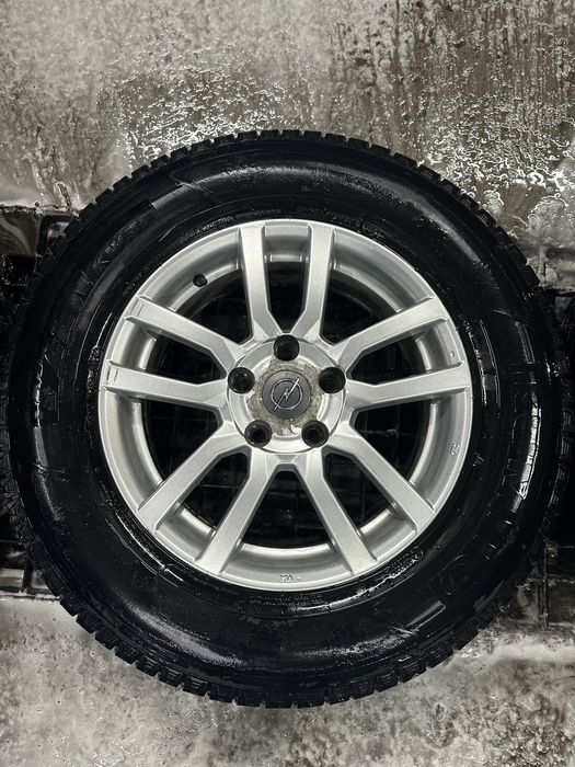 Продам диски 215/70/R16 с резиной Kumho зима