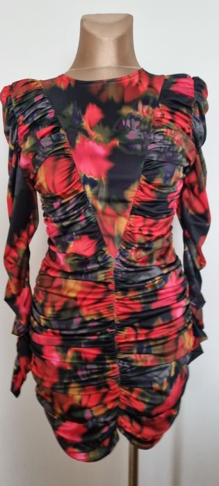 Piękne dopasowane sukienki