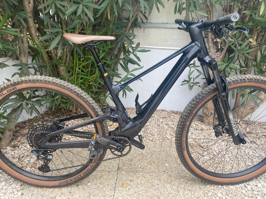 2 full suspension Scott MTBs and Thule rack