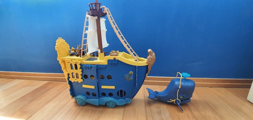 Barco jake e os piratas + baleia