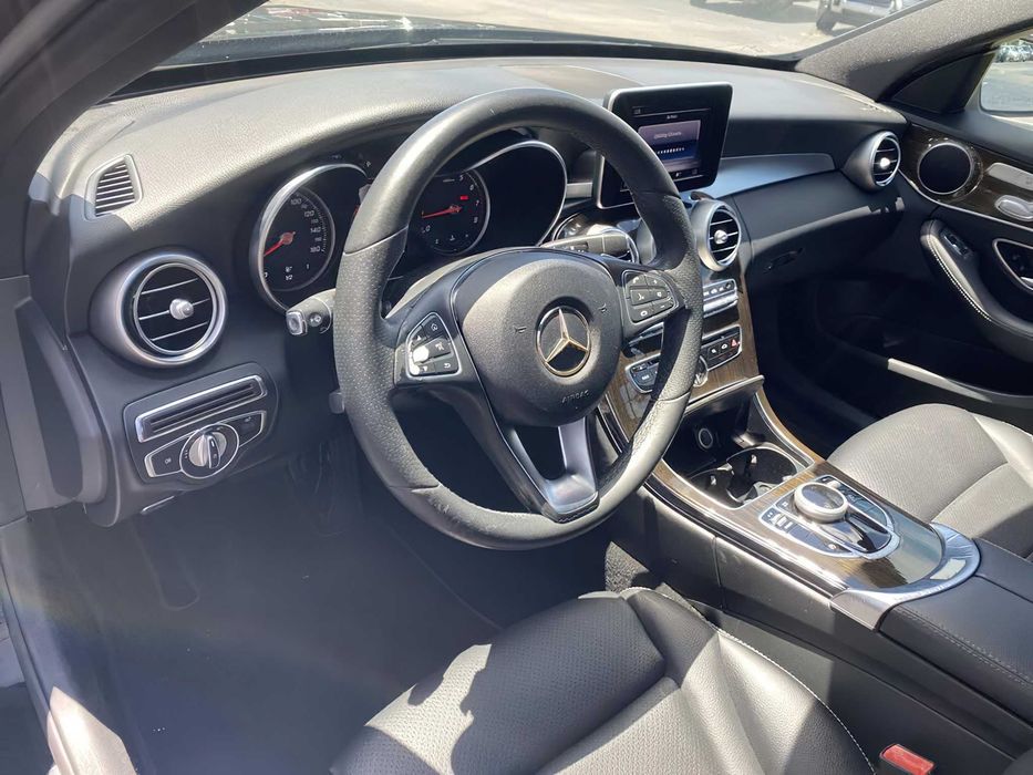 Mercedes-Benz C300      2019
