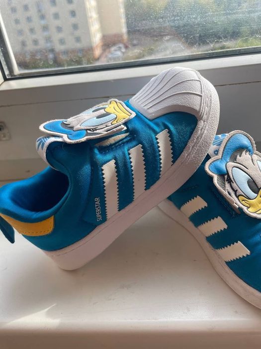 Продам дитячі кросівки Adidas Disney superstar Donal duck 15,5 см