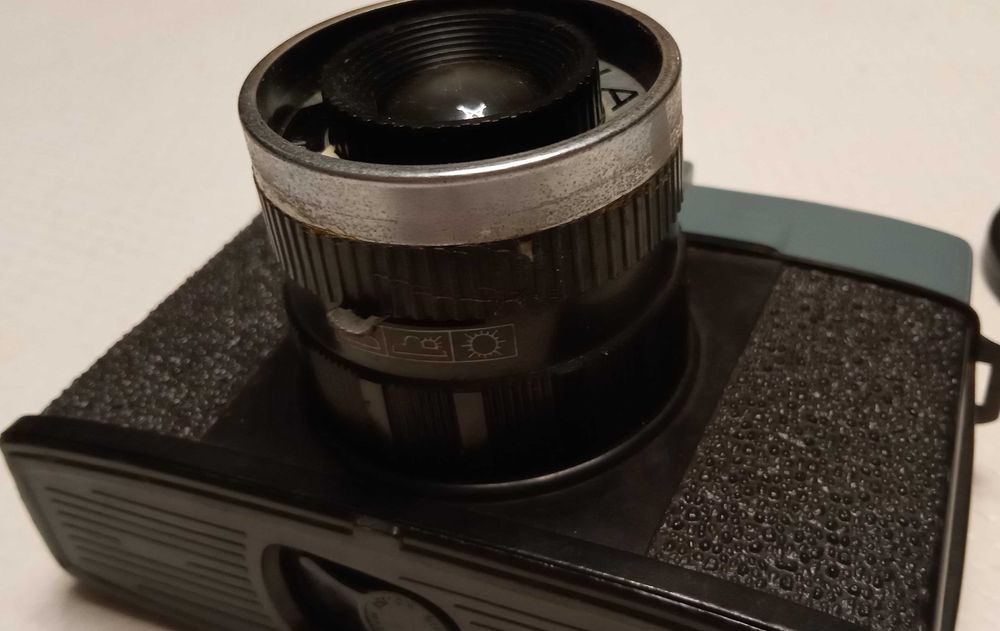 Maquina de fotos "DIANA", muito antiga, de rolo