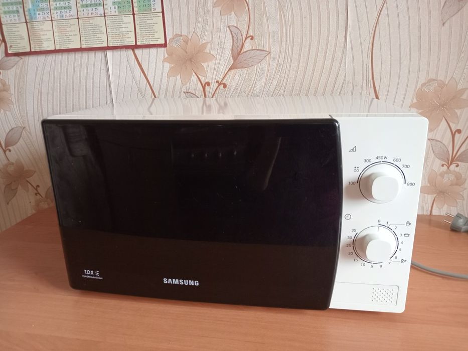 Продаю БУ мікрохвильову піч