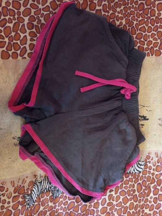 Продам жіночі шорти.