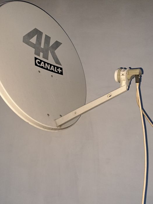 Talerz satelitarny z konwerterem