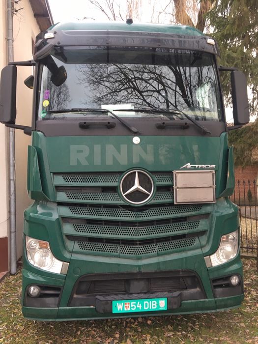 Сідельний тягач з причіпом Mercedes