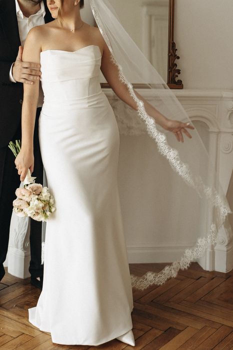 Мінімалістична весільна сукня