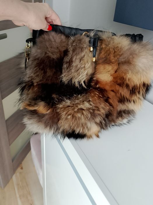 Cudowna torebka z futrem naturalnym