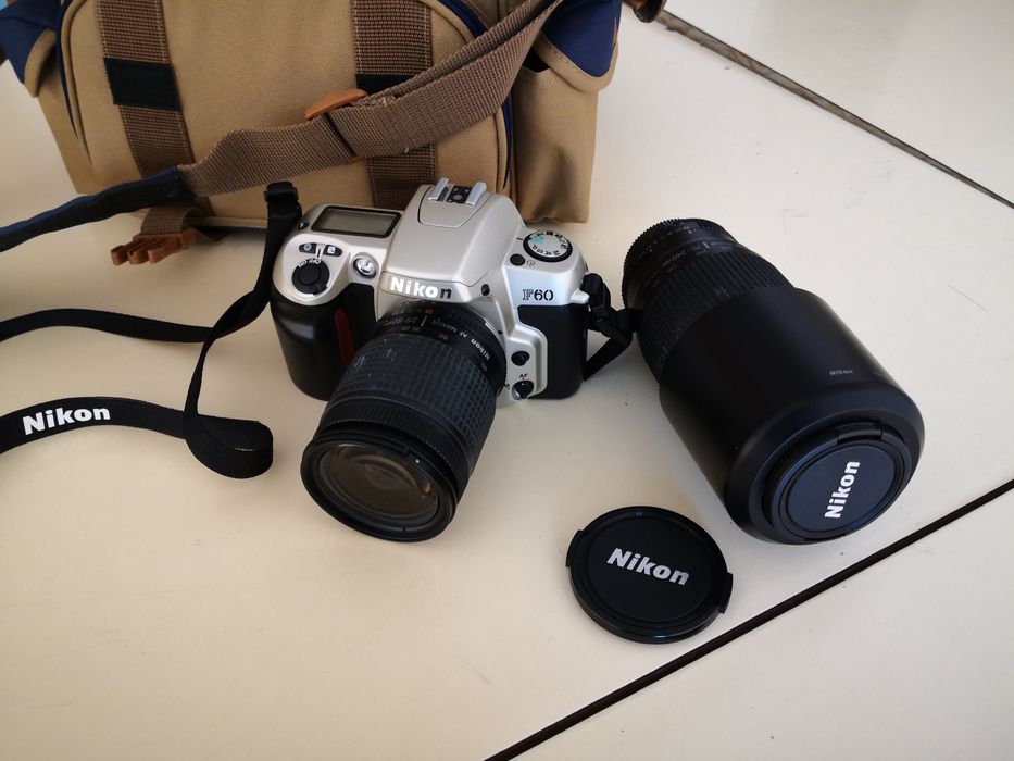 Nikon F60 com 2 lentes zoom