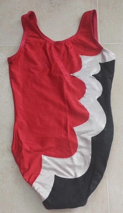 Jednoczęściowy strój kąpielowy czerwony 128cm