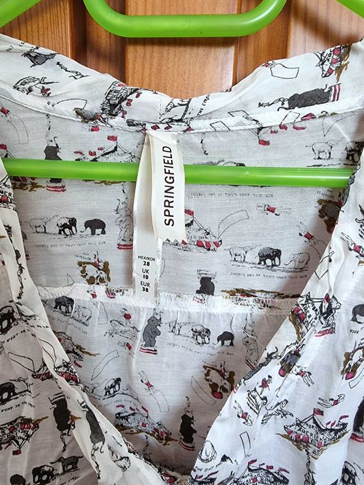 Blusa branca com padrão de circo e laço Springfield, tamanho 38