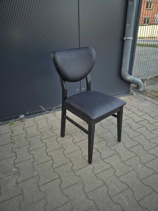 Sprzedaję krzesło i stelaż.