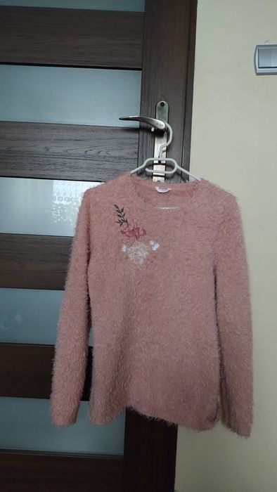 Różowy sweterek  .