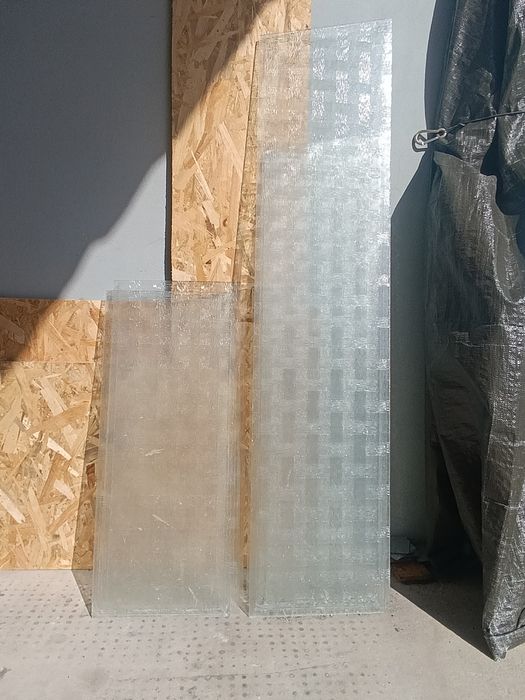 Estrutura de alumínio com vidros incluídos