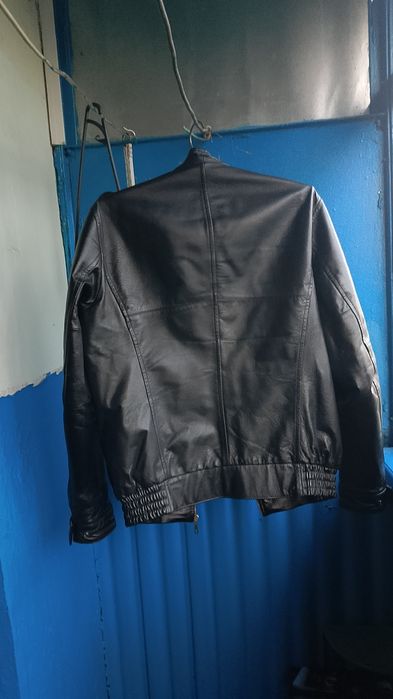 Продам натуральную кожаную куртку!