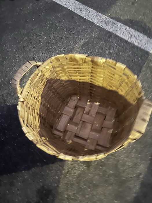 Vendo cestos de madeira castanho, tenho o grande,medio e pequeno