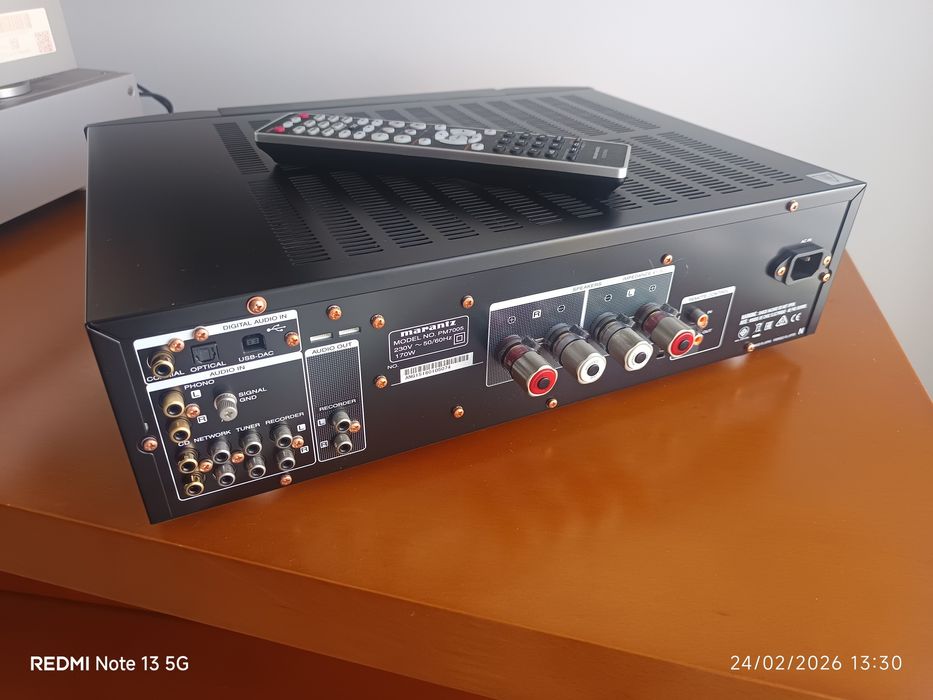 Amplificador stereo Marantz PM 7005 com comando