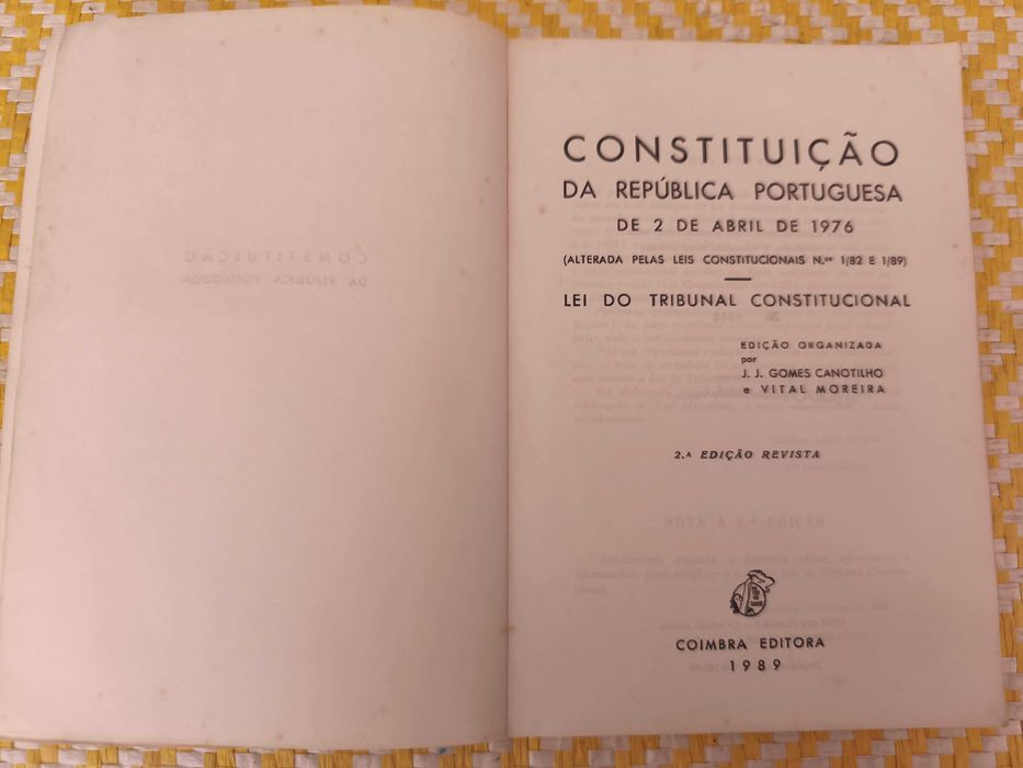 Constituição da República Portuguesa 
Vital Moreira - J.J. Canotilho
