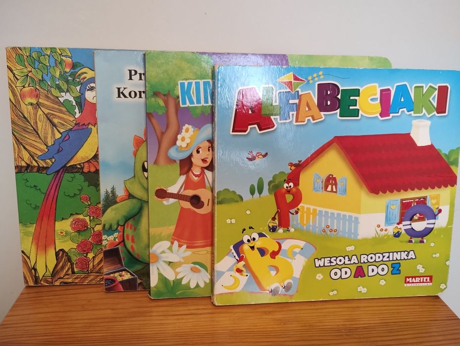 Zestaw 4 książek z twardymi kartkami do nauki czytania