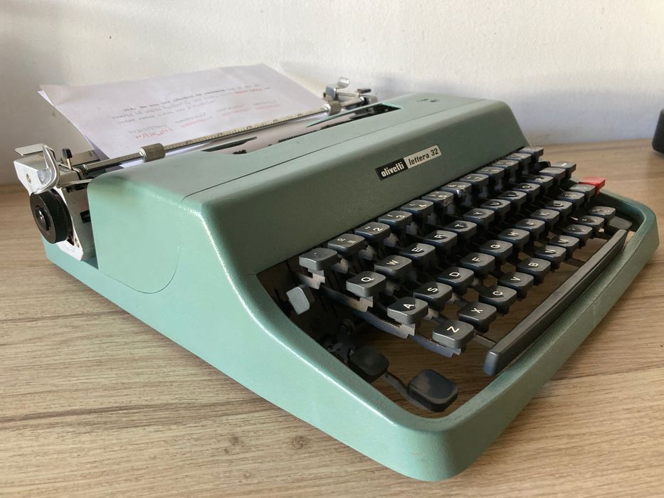 Máquina de escrever  **  Olivetti 32