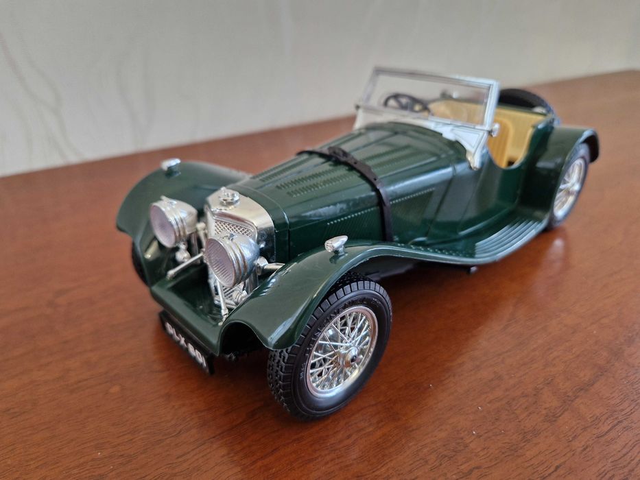 Лот №53. 1948 Jaguar SS100. масштаб 1/18 Bburago