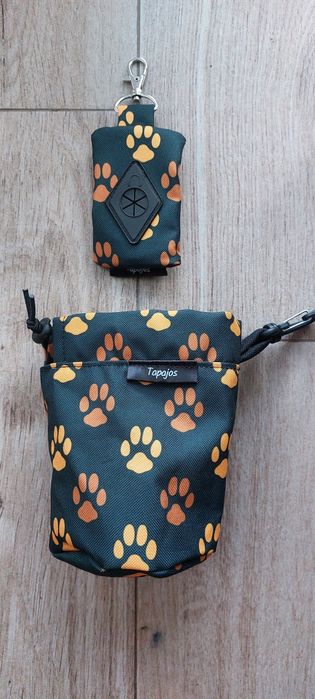 Zestaw na spacer z psem: saszetka na smakołyki + etui na worki