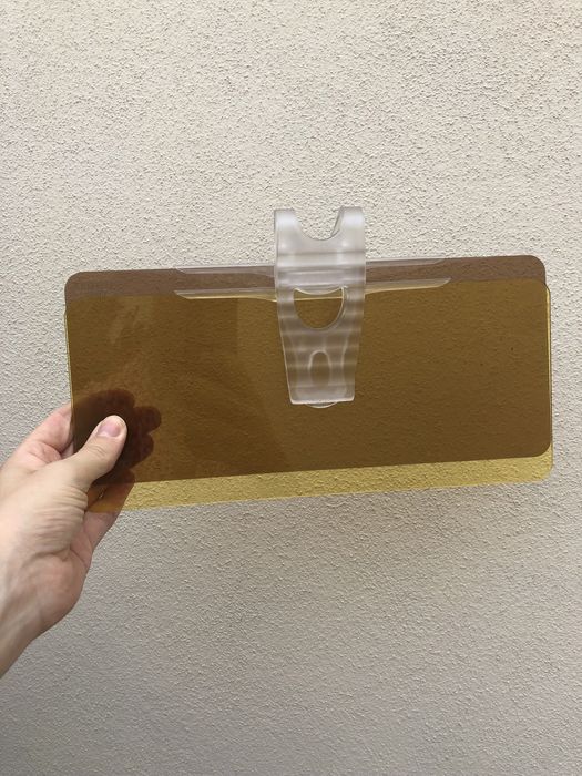 Pala de proteção contra a luminosidade no automóvel