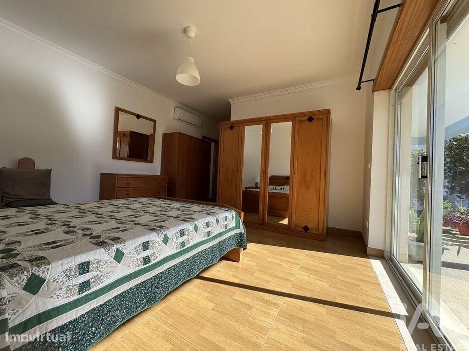 Moradia isolada T4 em Serra e Junceira de 204,5 m2
