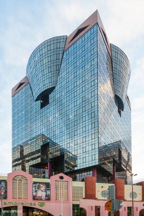 Escritório nas Amoreiras com vista panorâmica e grande versatilidade