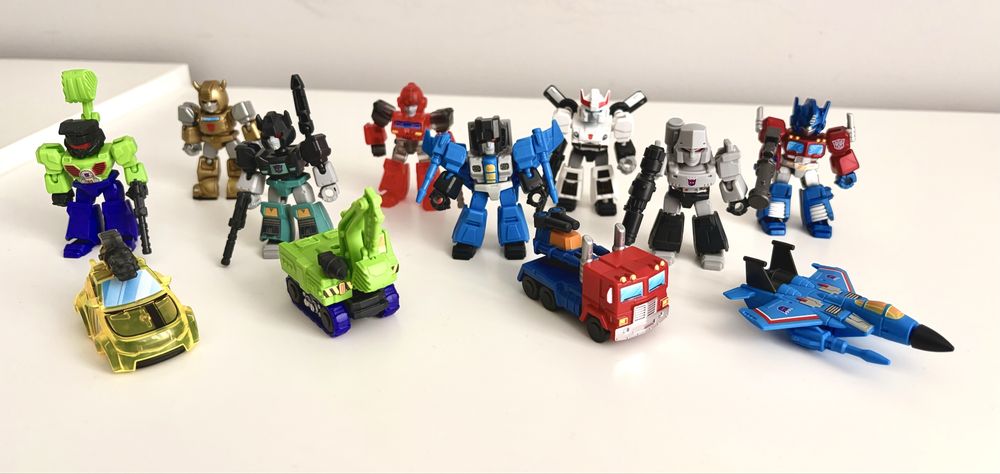 Всі 12 трансформерів Blokees Transformers Galaxy Defender 01