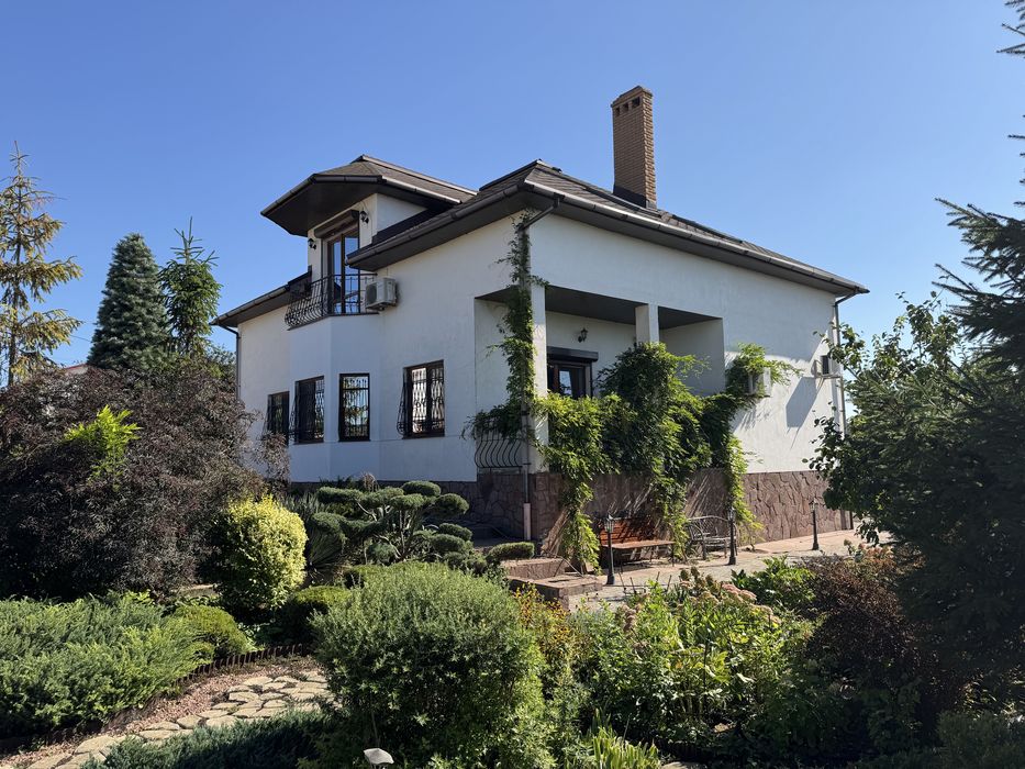 Современный 2-х этажный добротный дом в селе Красноселка, Лиманский рн