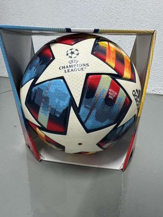 Bola Oficial da Final Champions League Saint Petersburg 22