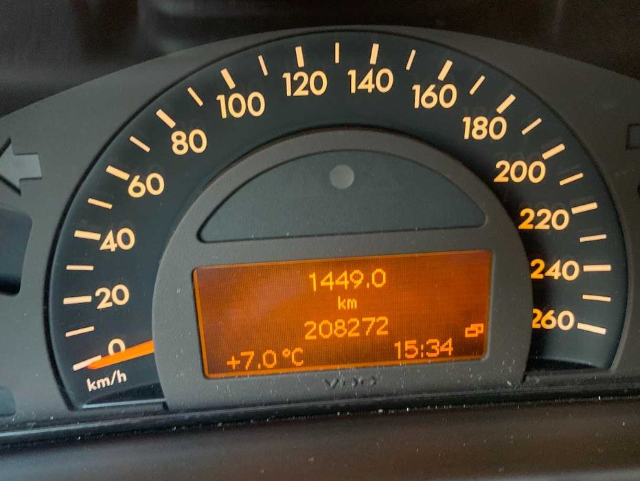 Mercedes Benz C180