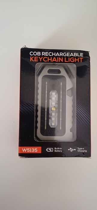 Lanterna tactica em metal