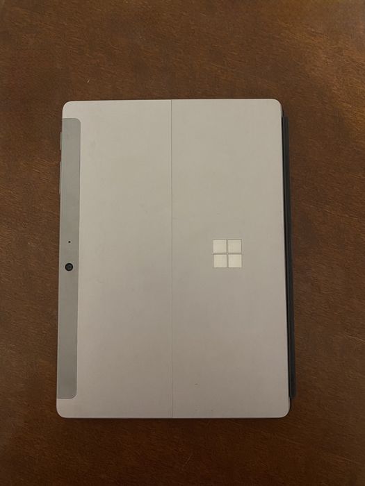 Surface Go 3 + czarna klawiatura