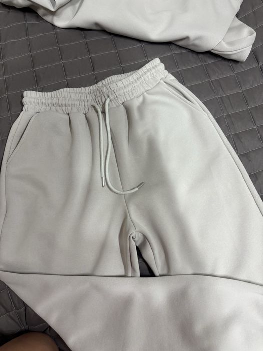 Жіночий спортивний костюм