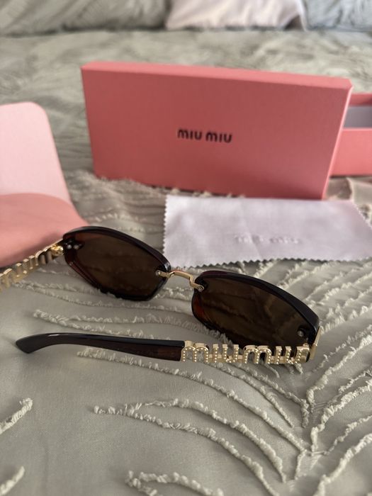 Oculos MiuMiu com acessórios
