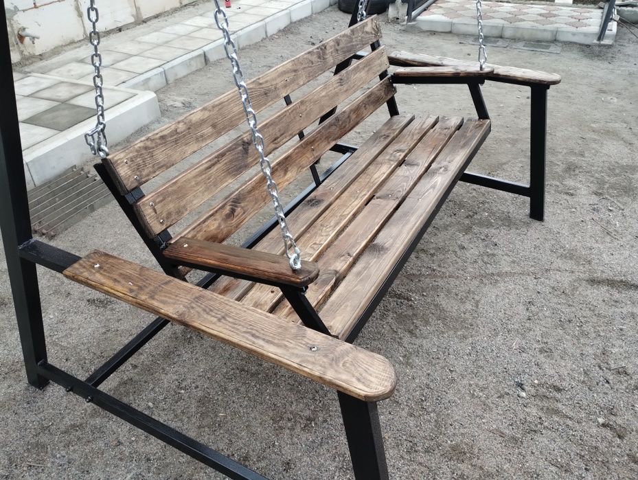 Гойдалка садова лавка качеля из проф трубы розборна лофт металева