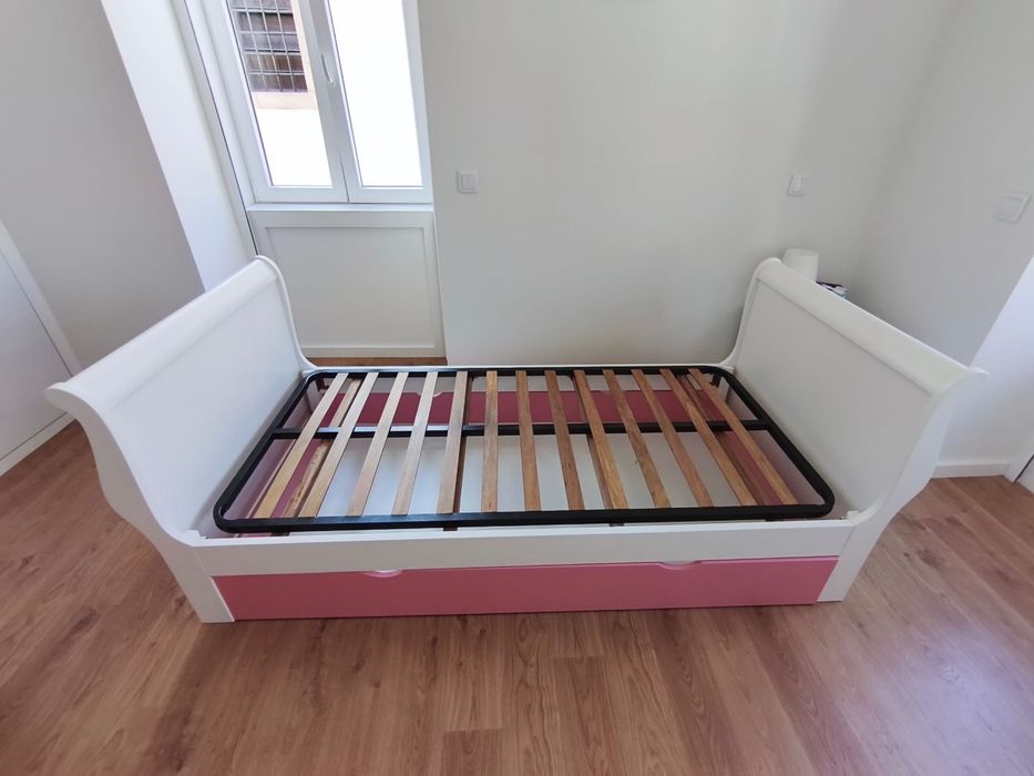 Cama com gavetao inferior