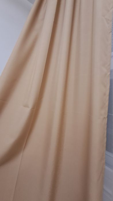 Zaslony bezowe zaciemniajace 70% na tasmie 140x310