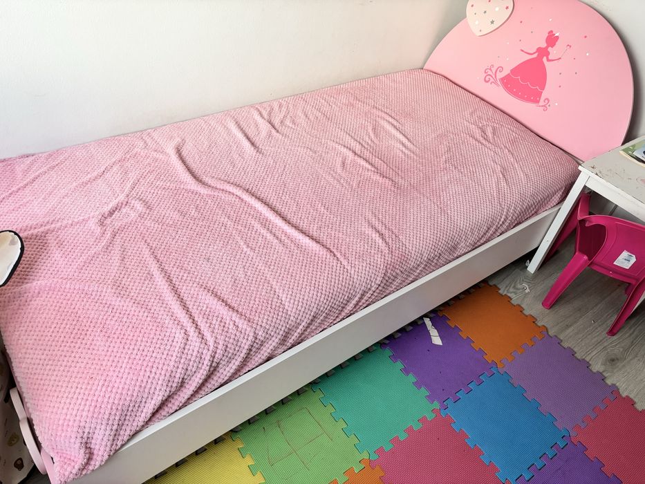Cama criança como nova com colchao